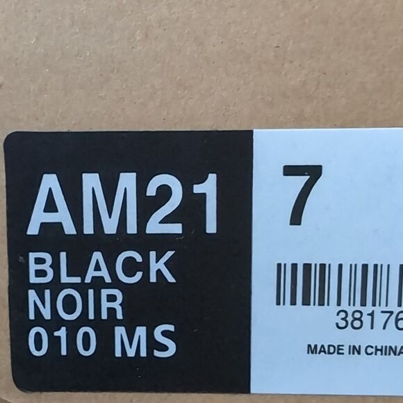 Le Chateau NWT black suede closed toe ankle strap stiletto 4" size 7 - Picture 7 of 14